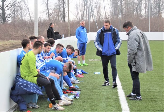 Stručni štab sa igračima OFK Bečej 1918 pred jednu od pripremnih utakmica Stručni štab sa igračima OFK Bečej 1918 pred jednu od pripremnih utakmica