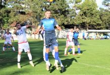 Fudbal: Vojvodina iz Bačkog Gradišta izgubila (0:2) u Bajši Bratislav Jelić u skoku uvek spreman da ugrozi protivnički gol