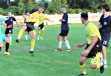 Fudbal: Kvartet Bečejaca u novom vojvođanskom ligašu Senti Igor Tatić pred protivničkim golom
