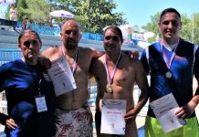 U susret 13. Olimpijadi radnika Vojvodine – Ada 2023. Sportski radnik Milorad Rakić levo na slici i Bojan Živanović sa srebrnom medaljom oko vrata kraj bazena u Adi