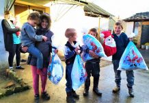 Humanitarna akcija Društva za pomoć MNRO opštine Bečej Neki jedva drže paketiće