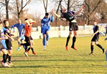Fudbal: Bečejci posle 140 dana stigli do pobede za bodove Aleksandar Ćuk plavi dres u skoku postigao je oba gola za Bečejce