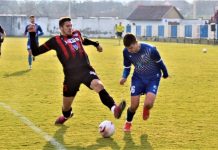 Fudbal: Bečejci pred banatskim het – trikom u Zrenjaninu Mladi Miloš Popadić (16) je postigao prvi gol u dresu Bečejaca