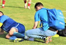 Fudbal: Bečejci uknjižili jubilarni deseti poraz Maler - Kapiten Bečejaca Vladan Vorgučin i lekar Atila Gondoš