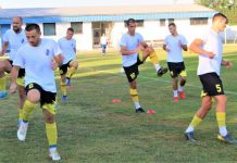 Fudbal: Utakmica više u gostima tokom jeseni Fudbaleri OFK Bečej 1918 na zagrevanju pred utakmicu