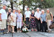 Dan borca skromno obeležen u Bečeju Oni su posetili spomen obeležje Zajednička grobnica i odali počast stradalima u Drugom svetskom ratu