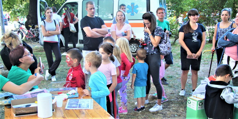 U redu se stajalo za oslikavanje lica