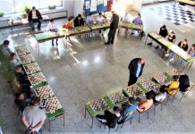 Šah: Šestoro remiziralo FIDE majstor Momčilo Dragović i majstorski kandidat Ivan Popov u igri sa mladim Bečejcima