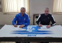 Fudbal: FK Vojvodina pobedama osigurava opstanak Predsednik Stojan Stojanović i trener Nenad Rajić prilikom potpisivanja ugovora