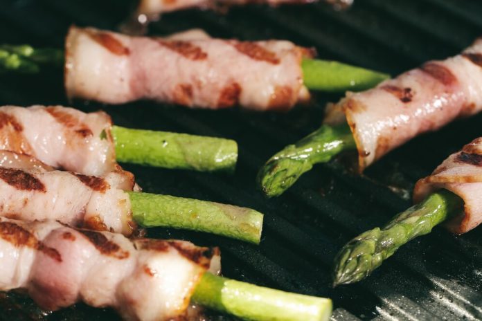 asparagus-with-bacon_144627-18722