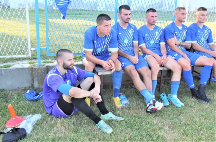 Na klupi samo do početka utakmice - kapiten Tutnjević sa saigračima