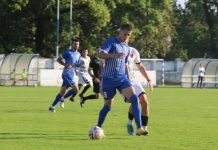 Fudbal: Jedan, ali vredan Presudili - Strelac Živkov (9) i asistent Tomić u pozadini