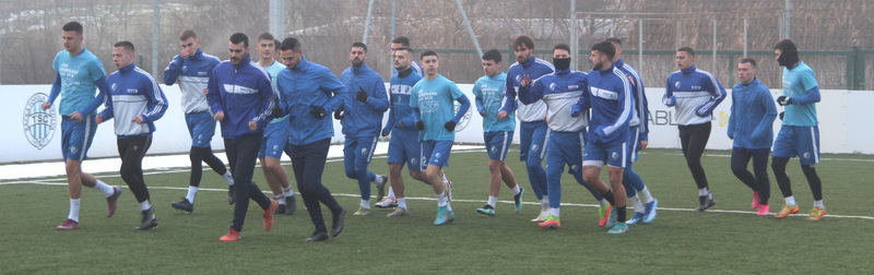 Zagrevanje fudbalera OFK Bečej 1918 na prvom ovogodišnjem treningu