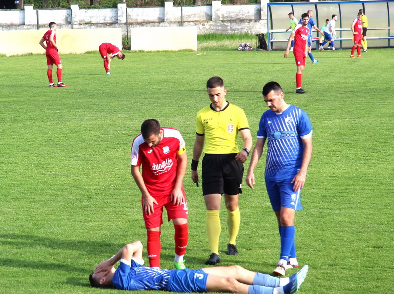 Lazar Šavija je zbog povrede pre vremena napustio teren
