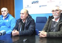 Fudbal: Dogovorili se Bečejci i trener Dragan Ivanović I dalje zajedno - Sportski direktor Miloš Andrić, trener Dragan Ivanović i predsednk Bečejaca Nedeljko Vasić