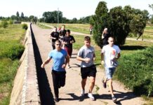 Kros RTS u Bečeju: Srednjoškolska reka na dolmi Momenat ulaska u cilj jedne od šest trka
