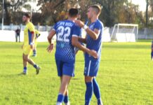 Fudbal: Simin proradio Trostruki strelac Stefan Simin (22) prima čestitanje od saigrača Medića