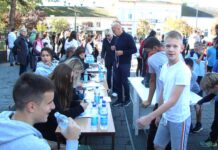 Održana tradicionalna manifestacija „trke ulicama grada“ u Bečeju Uvek gužva oko zapisničkog stola