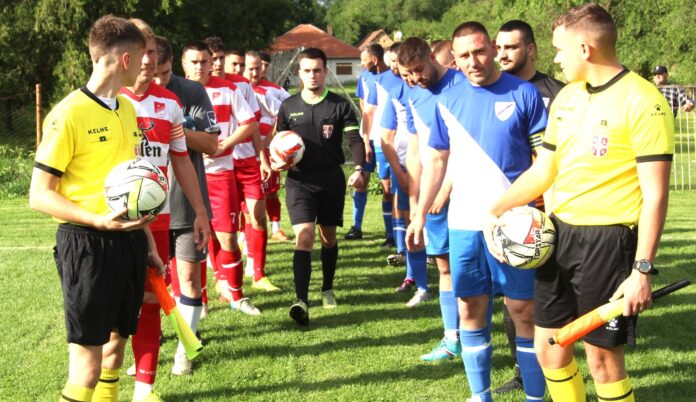 Predstavnici bečejske opštine u sredini table Predstavnici bečejske opštine u sredini table
