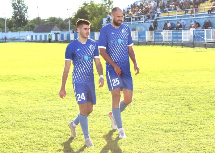 Nenad Vinović (24) u društvu Čedomira Tomčića dok je mosio dres OFK Bečej 1918