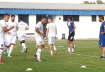 Fudbal: Dunav dubok za Bečejce RADOM VRAĆAJU VERU U BOLJE DANE- Fudbaleri i treneri OFK Bečej 1918 za vreme treninga