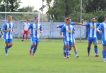Fudbal: Bečejci zasluženo pobedili Zmajevčane Radost Bečejaca posle prvog gola Dabižljevića