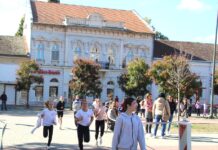 Dan oslobođenja Bečeja od fašizma oplemenjen manifestacijim „Trke ulicama grada” Ulazak u ciljnu ravninu