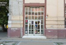 „Komšije za komšije“: Pošta Srbije odbila molbu za postavljanje stalka za bicikle ispred zgrade u Bečeju