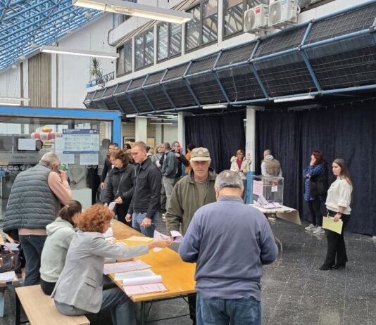 Sva biračka mesta u Bečeju otvorena na vreme i bez problema