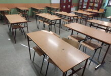 Roditelji đaka 2.b razreda OŠ „Zdravko Gložanski“ obezbedili nove stolice za učionicu